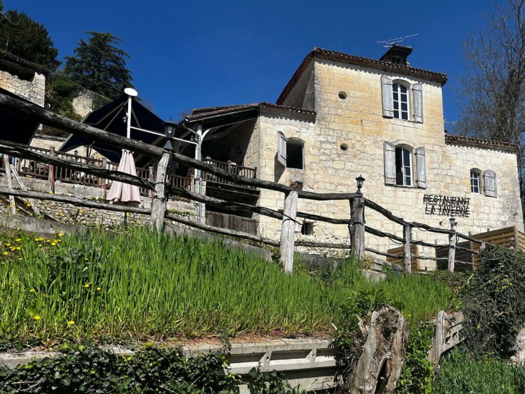 An old house in Aubeterre-sur-Dronne sitting on a grassy cliff