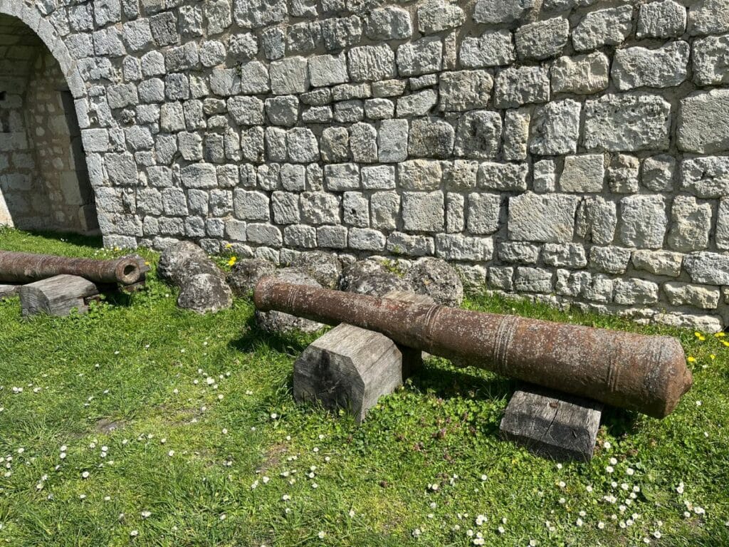 An old canon sat on concrete blocks at Chateau Villebois-Lavalette