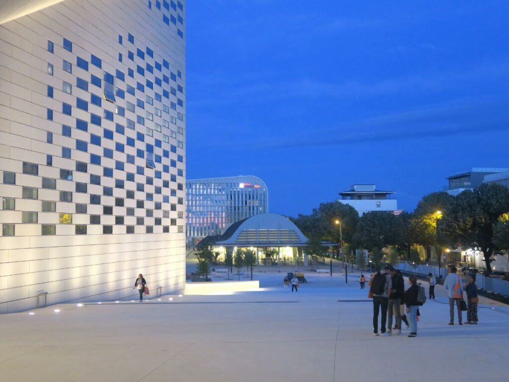 A night sky with a glassy building - museums in Bordeaux