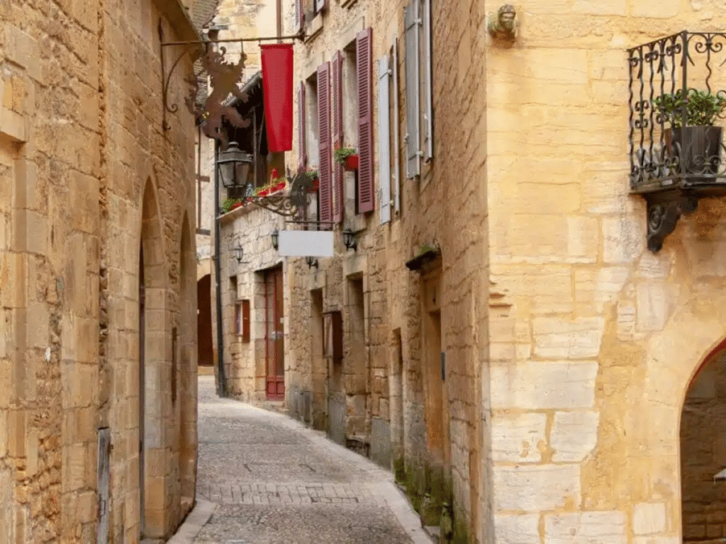 A collage of historic sites in Sarlat-la-Canéda, including stone alleyways, half-timbered buildings, and charming town squares. The text overlay reads, "Things to Do in Sarlat – 11 Ways to Experience Its Medieval Magic," showcasing top attractions in the town.