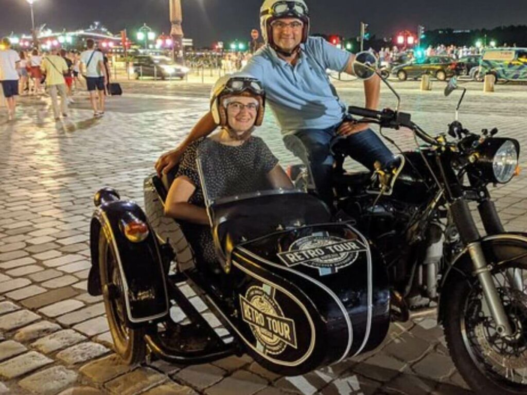 Two people in a sidecar in Bordeaux with helmets