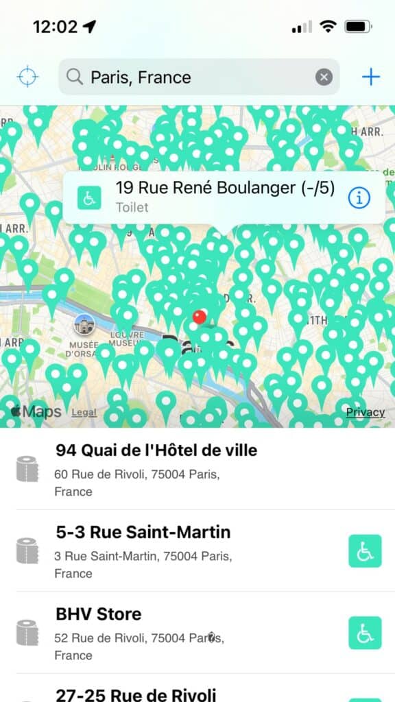 Map densely packed with toilet location markers around central Paris.