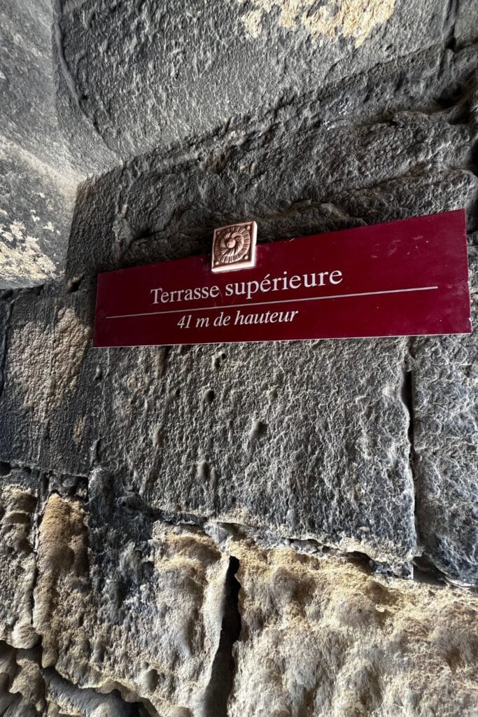 A red sign on a stone wall inside the Donjon Gilles Aycelin that reads 'Terrasse supérieure 41 m de hauteur', indicating the height of the upper terrace.