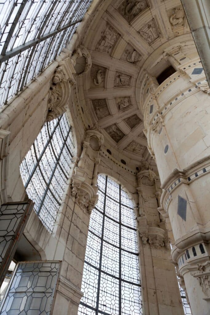 A close-up of the intricate stone and glasswork in one of Château de Chambord’s grand towers. The arched windows and carved details reflect the craftsmanship of the era.