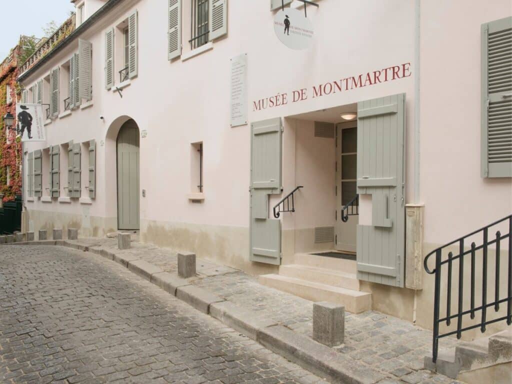 Front entrance of the Musée de Montmartre, a museum dedicated to the district’s creative past and its famous residents. With pale walls and muted green shutters, this space honors artists like Suzanne Valadon and Maurice Utrillo.